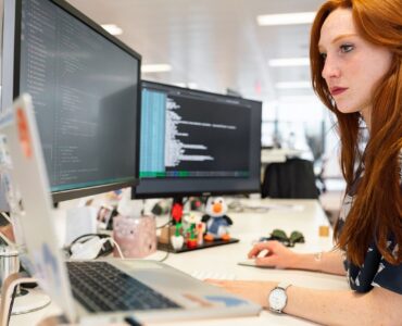 Redkom Computers mejora la eficiencia empresarial con servicios especializados en informática y ofimática
