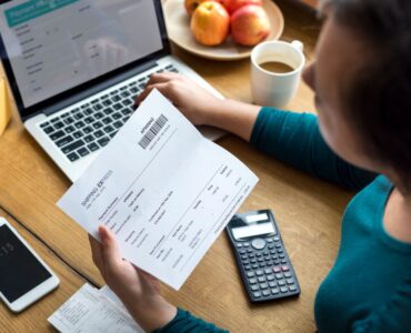 Redkom declara sobre los nuevos plazos y datos relacionados con la factura electrónica en España