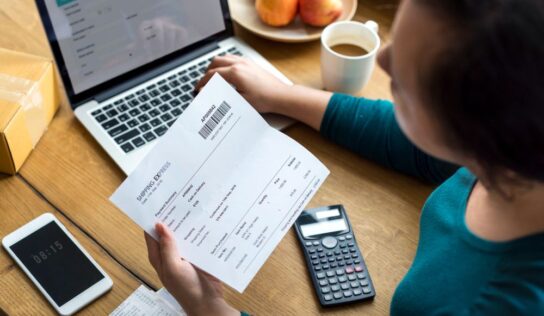 Redkom declara sobre los nuevos plazos y datos relacionados con la factura electrónica en España