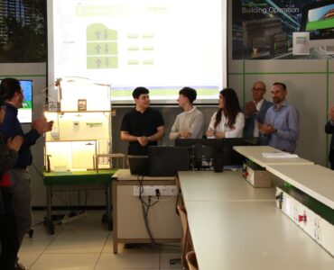 Schneider Electric inaugura su aula formativa en el Colegio Salesianos Atocha de Madrid