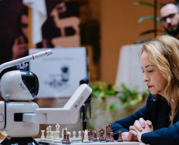 SenseRobot triunfa en el enfrentamiento contra la Campeona Mundial de Ajedrez Femenino