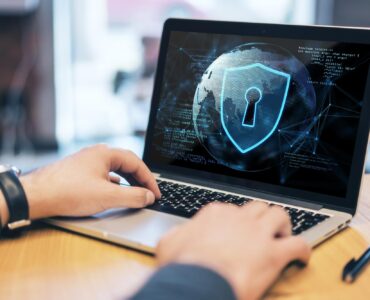 Cdmon avisa de los nuevos riesgos de seguridad en internet: «Tener un antivirus ya no es suficiente»