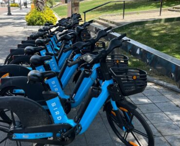 Bird lanza su servicio de bicicletas y patinetes compartidos en Getafe, reforzando la movilidad sostenible en la ciudad