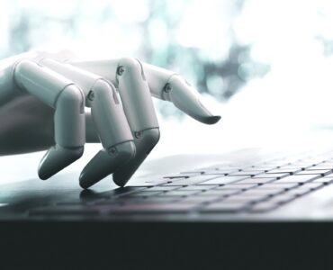 La IA generativa ya permite a las empresas detectar de forma automática los problemas emocionales de sus trabajadores sin invadir su privacidad