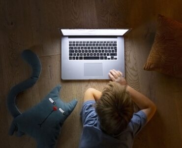 Los chatbots de IA, el nuevo ‘confidente’ digital de los menores
