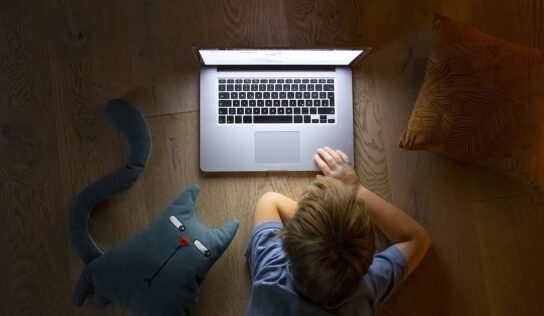 Los chatbots de IA, el nuevo ‘confidente’ digital de los menores