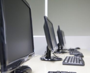 Redkom Computers amplía sus servicios de mantenimiento informático con soluciones integrales de factura electrónica para pymes y autónomos