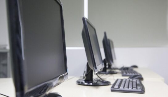 Redkom Computers amplía sus servicios de mantenimiento informático con soluciones integrales de factura electrónica para pymes y autónomos