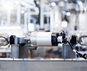 La dirección del eje trasero: Éxito en el inicio de la producción para un OEM alemán y nuevos pedidos de producción en serie con mayor integración vertical
