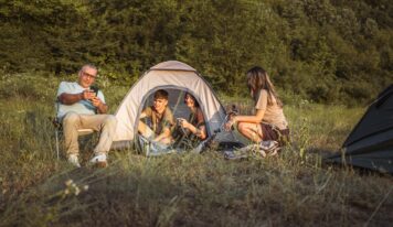 Glampings, cabañas aisladas y campings protegidos encuentran en el satélite su conectividad ideal