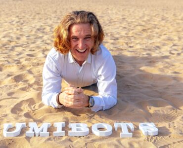 La startup disruptiva Umibots y FCC optimizan la limpieza de playas con los robots inteligentes ‘UmiBeach’