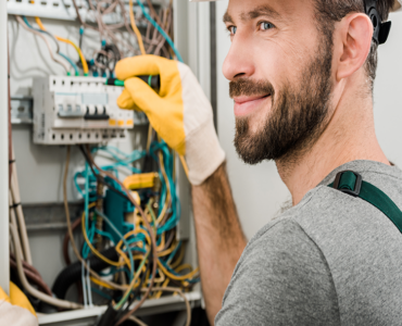 Formación Universitaria prepara el Título Oficial de Técnico en Instalaciones Eléctricas y Automáticas
