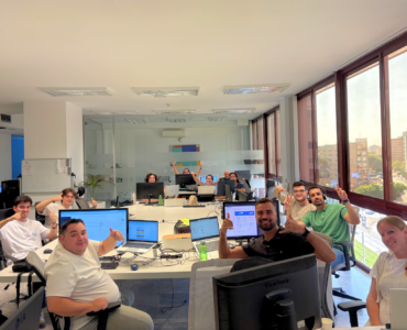 Media Interactiva avanza hacia la semana laboral de 4 días con su nuevo plan ‘Los Viernes al Sol’