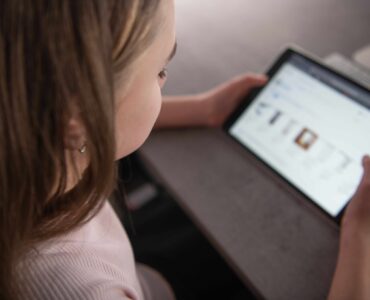 Allyz Cyber protege a los jóvenes en la integración de entornos virtuales en el 81% de las aulas