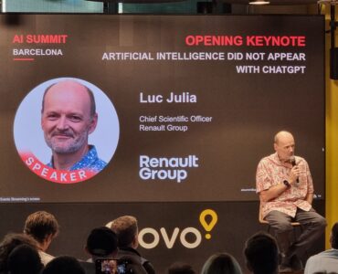 Luc Julia, Director de Inteligencia Artificial del Grupo Renault: «Cuando uses la IA tienes que pensar que estás usando el planeta»