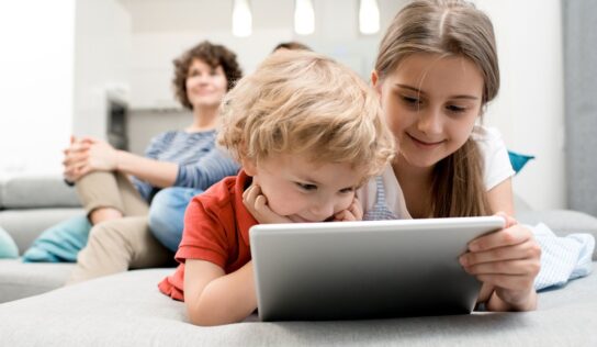 Cuando la empatía se vuelve viral: el poder del ‘Kindness Mob’ y otros movimientos que transforman las RRSS