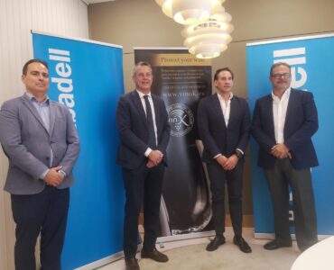 Vinok y Banco Sabadell se alían para acercar la digitalización a bodegas y empresas agroalimentarias