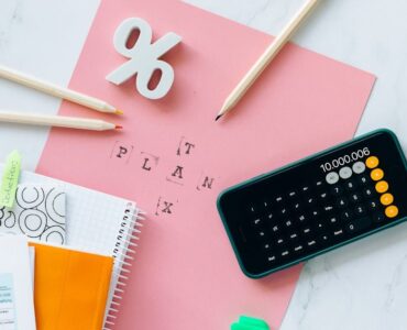 El glosario financiero para la Generación Z: 10 conceptos clave para proteger su economía, según Oney