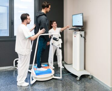 «Preservar el mayor tiempo posible la independencia y la privacidad de personas con enfermedades neuromusculares es una aportación clave de la neurorrehabilitación robótica», explica Sara García Delgado