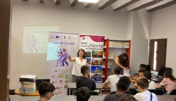 ADEL llevó la lucha contra la violencia de género digital a la Sierra Norte