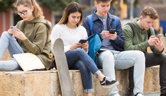 Simp, slay o estar salty: expresiones propias del slang digital de los menores que muchos padres desconocen