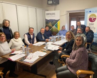 ADEL solicita soluciones urgentes a los cortes de luz e internet tras celebrar su Junta en Cantalojas