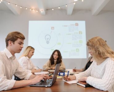 Casi 6 de cada 10 jóvenes piensan en buscar un nuevo empleo en los próximos meses