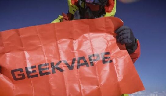 Una década hasta la cima del mundo: Geekvape celebra su 10.º aniversario alcanzando la cumbre del Everest