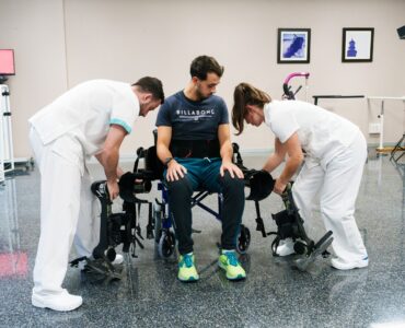 «En neurorrehabilitación robótica trabajamos pensando en la vida real del paciente: que pueda moverse por casa con seguridad y reducir el riesgo de caídas», explica Sara García Delgado