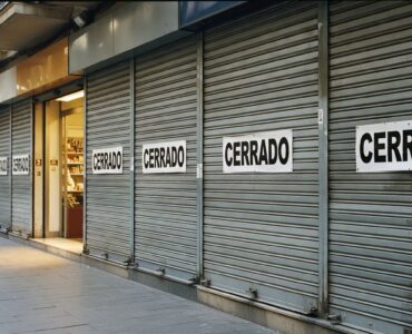 PIB al alza vs persianas a la baja: La Casa del TPV alerta de la caída del pequeño comercio en 2025 pese al crecimiento del PIB