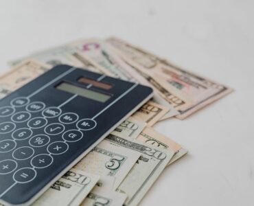 CREDITANDO analiza la educación financiera digital como base para el éxito económico de los jóvenes