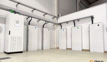 Ijes Solar garantiza el suministro eléctrico ininterrumpido en la empresa Mundobarquillo con un backup solar sin corte de energía