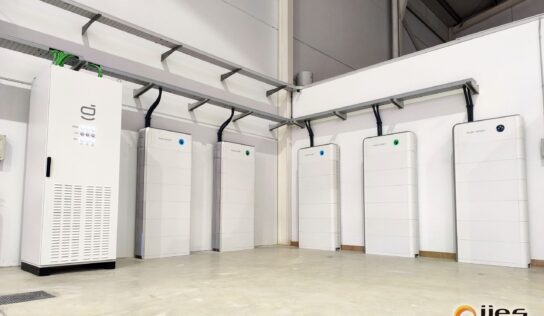 Ijes Solar garantiza el suministro eléctrico ininterrumpido en la empresa Mundobarquillo con un backup solar sin corte de energía