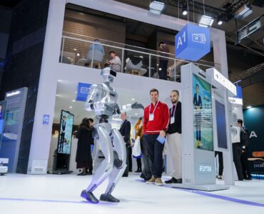 Humanos virtuales en todas partes: iFLYTEK lleva el servicio IA al mundo real en el MWC26