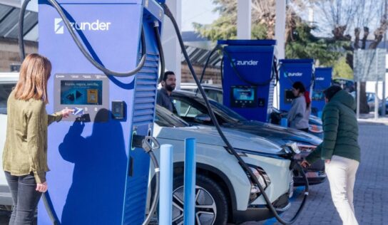 El 71% de usuarios usará su vehículo eléctrico en Semana Santa ante el incremento del combustible