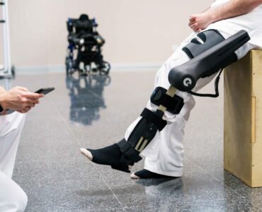 «La robótica aplicada a lesiones de rodilla y cadera permite recuperar la movilidad, la fuerza y el control motor con mayor precisión», Sara García Delgado