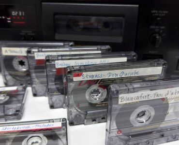 Globamatic Media convierte cintas cassette en archivos digitales para conservar grabaciones antiguas