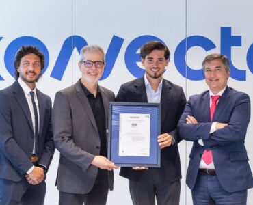 Konecta recibe la certificación ISO 42001 de la mano de AENOR y refuerza su liderazgo en el desarrollo responsable de IA