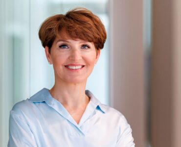 Se renueva el contrato de la Chief Human Resources Officer, Dra. Astrid Fontaine