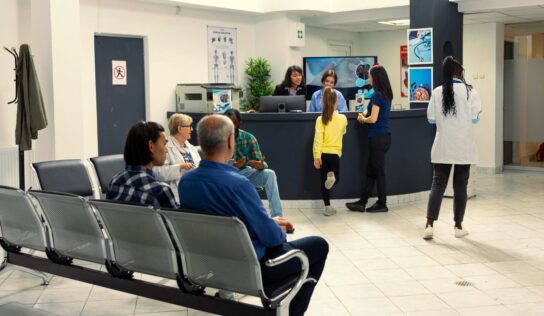 La automatización puede liberar hasta un 40% del tiempo dedicado a tareas administrativas en hospitales, según ERNI