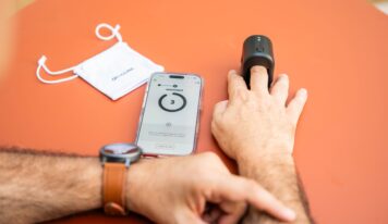 Las personas con diabetes ya pueden medir su glucosa sin pincharse: primer dispositivo con certificado UE