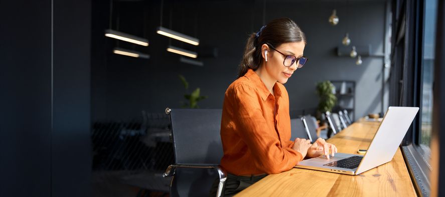 Cuatro errores que fragmentan la experiencia del puesto de trabajo digital