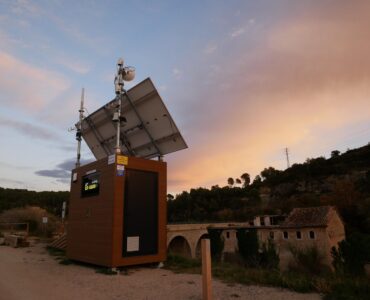 Sacen lleva la monitorización y la detección de riesgos a entornos rurales remotos con cabinas inteligentes sostenibles