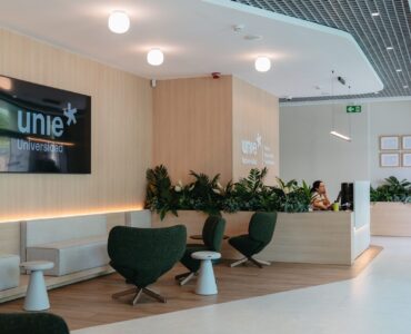 La Dra. Lisbet, vicedecana de UNIE Universidad, afirma que la IA y la era digital están redefiniendo el sector dental