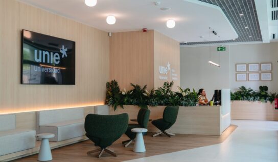 La Dra. Lisbet, vicedecana de UNIE Universidad, afirma que la IA y la era digital están redefiniendo el sector dental