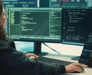 Las consultas al 017 de INCIBE casi se duplican en 2026 y los despachos profesionales se sitúan entre los objetivos del fraude digital